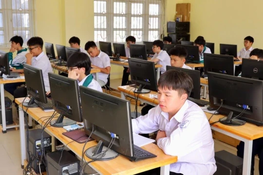 Tổ chức thi tốt nghiệp THPT trên máy tính: Kiến tạo mô thức mới trong thi cử