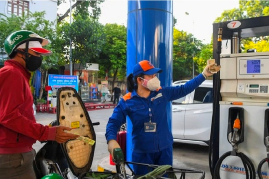 Giá xăng giảm hơn 1.200 đồng/lít