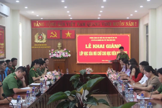 Khai giảng lớp xóa mù chữ cho học viên tại cơ sở cai nghiện Điện Biên