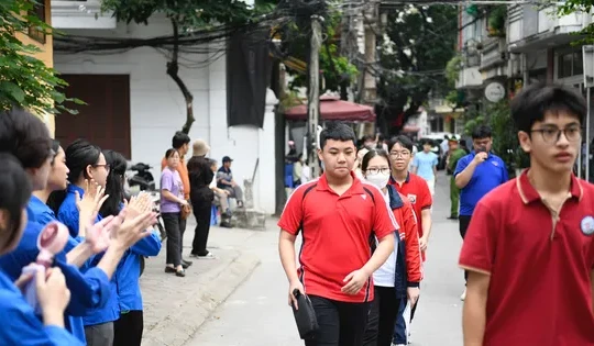 Thủ khoa trường THPT chuyên Hà Nội đạt mức điểm cao nhất lên tới 48 điểm