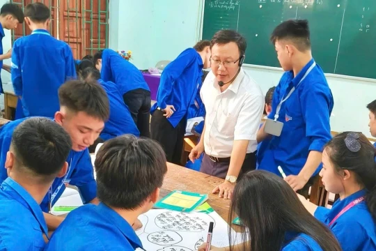 'Vừa tuyển, vừa chờ' học sinh