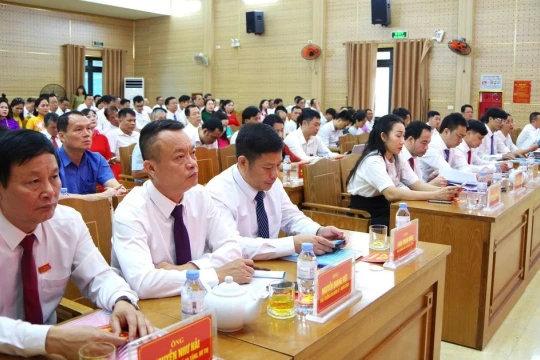 Cấp xã gánh vác trọng trách giáo dục: Thách thức và cơ hội