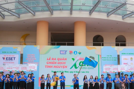 Tuổi trẻ Trường Đại học Sư phạm TPHCM ra quân Mùa hè xanh 2025