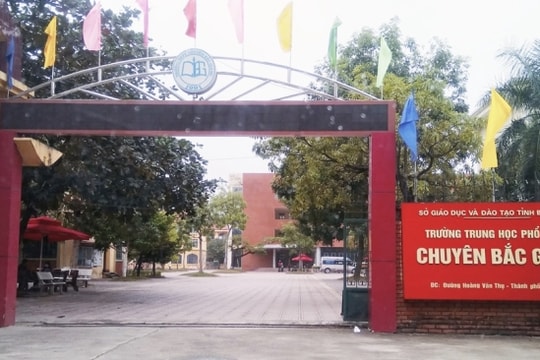 Hai trường chuyên đầu tiên đổi tên sau sáp nhập tỉnh, thành