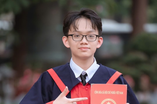 Thủ khoa lớp 10 đỗ ba chuyên Toán, Hóa, Văn