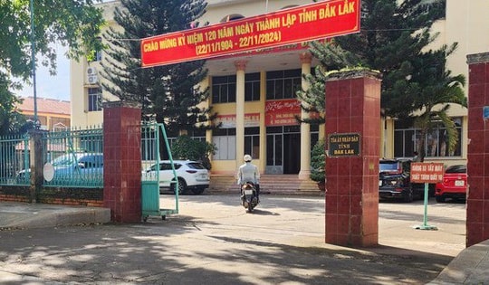 Bắt tạm giam 1 thẩm phán để điều tra về hành vi môi giới hối lộ