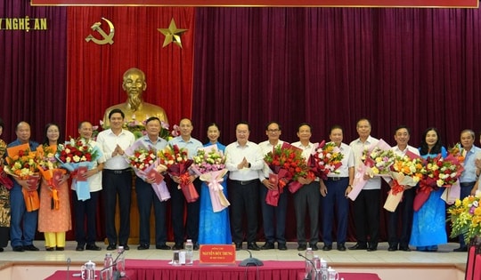 Nhiều cán bộ Tỉnh ủy Nghệ An xin nghỉ hưu trước tuổi