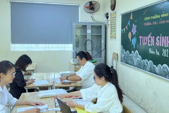 Hà Nội tuyển sinh 161 nghìn học sinh lớp 6 theo hình thức trực tuyến