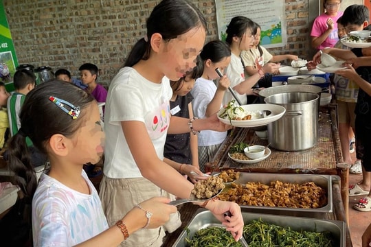 Cuốn nhật ký khiến bà mẹ ở Hà Nội thắt lòng khi con trở về từ trại hè