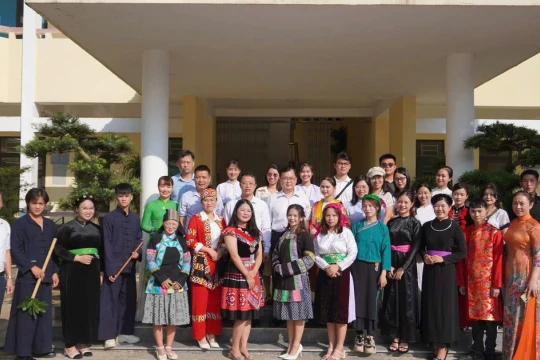 Phát huy bản sắc văn hoá các dân tộc trong môi trường giáo dục đại học