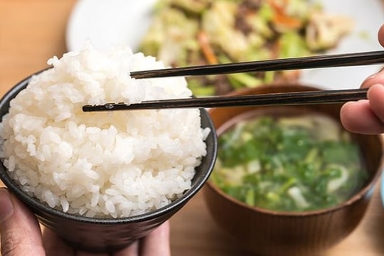 Điều gì xảy ra với cơ thể bạn nếu ăn sáng bằng cơm?