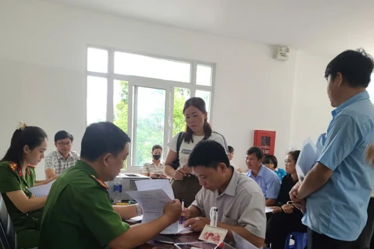 Công an Đắk Lắk làm xuyên đêm cấp đổi con dấu cho hàng nghìn đơn vị