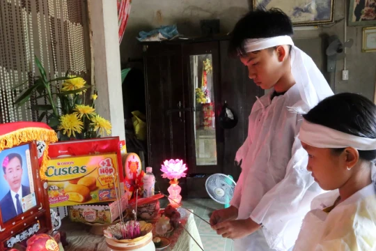 Bão táp cuộc đời của 2 anh em khiến trái tim bạn đau nhói