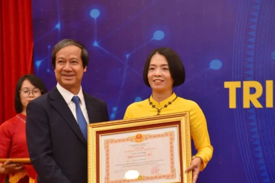 Nhà giáo ưu tú Lê Thị Lan Phương – ngọn lửa âm thầm thắp sáng vùng cao