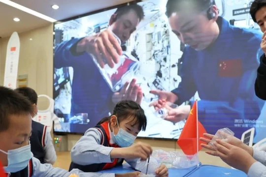Bắc Kinh giáo dục AI từ tiểu học