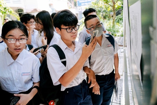Nhiều ý kiến ủng hộ việc cấm học sinh dùng điện thoại trong trường học