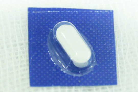 Thủng dạ dày do uống thuốc còn nguyên vỉ