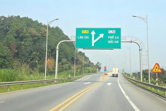 Không còn thành phố, biển báo chỉ về đâu?