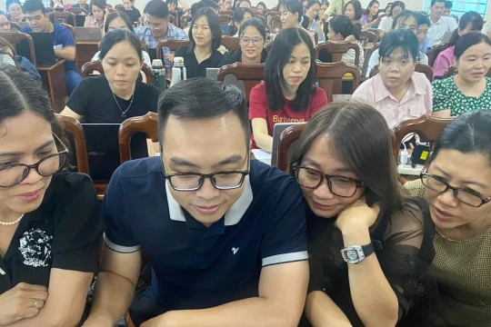 Giáo viên đi học... hè