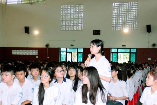 492 học sinh khối 10 tại Lào Cai thảo luận, chia sẻ về ý nghĩa của việc sáp nhập