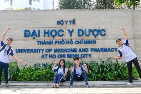 13 học sinh đầu tiên đỗ Đại học Y Dược TP HCM