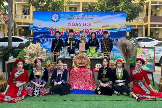 Chung tay cùng trò nội trú xây dựng bản sắc văn hoá các dân tộc thiểu số