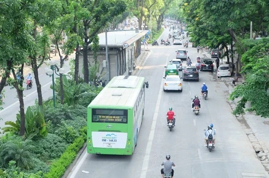 Hà Nội lập tổ công tác tham mưu chuyển phương tiện xanh và trạm sạc xe điện