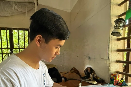 Cậu học trò trường làng giành thủ khoa tỉnh khối A01 và giấc mơ Ngoại thương