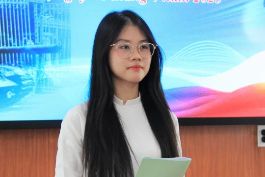 Thủ khoa khối C00 toàn quốc: ‘Chỉ học thuộc, ghi nhớ kiến thức là chưa đủ’