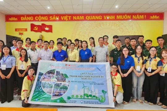 Sinh viên hào hứng tham gia chiến dịch Mùa hè xanh