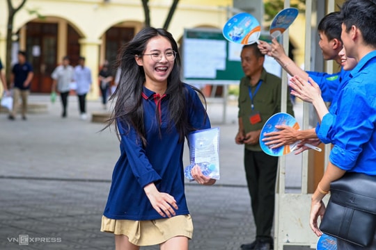 15 trường THPT có điểm thi tốt nghiệp cao nhất Hà Nội
