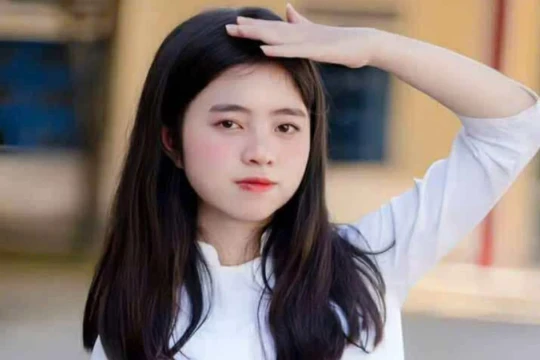 Nữ sinh mồ côi ấp ủ ước mơ đứng trên bục giảng