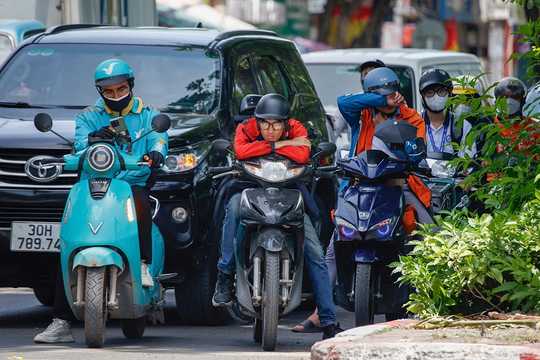 TP. HCM: Từ năm 2029, dự kiến CẤM HOÀN TOÀN xe máy xăng trong hoạt động giao hàng và xe ôm công nghệ