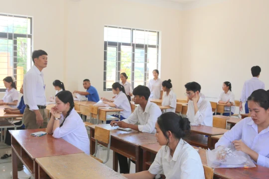 Những ‘bông hoa’ điểm 10 của học sinh trường miền núi Quảng Trị