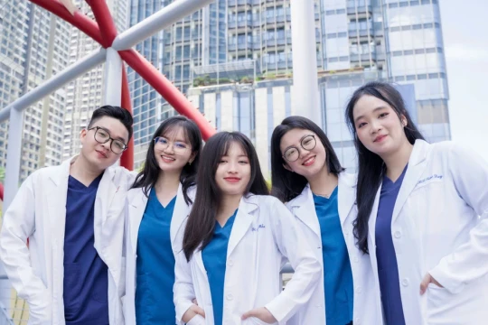 So sánh học phí khối ngành Y Dược tại các trường đại học ở TPHCM