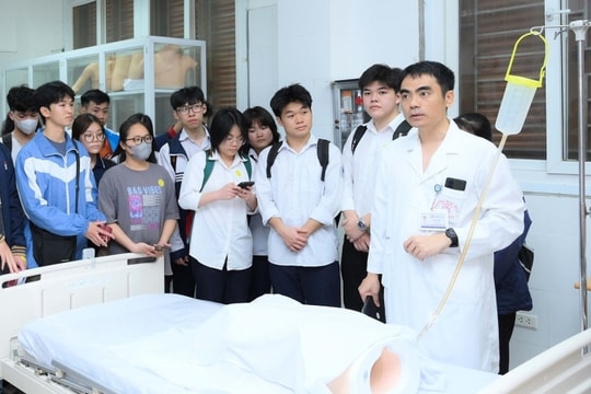 Biến động điểm chuẩn Đại học Y Hà Nội ba năm gần đây