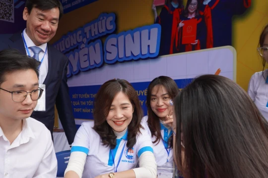 Tuyển sinh Đại học năm 2025: Cân não chọn ngành học, đăng ký xét tuyển