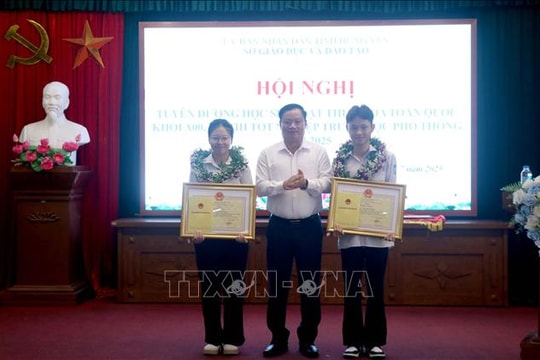 Hưng Yên tuyên dương học sinh đạt thành tích xuất sắc trong kỳ thi năm 2025