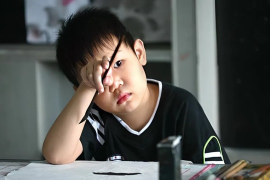 Vấn đề trẻ em bị truyền hình phơi bày cảnh báo cả thế giới: Cha mẹ kiểu này là kẻ hại con lớn nhất!