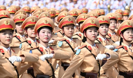 9 khối nữ chiến sĩ Công an, Quân đội tổng hợp luyện cho ngày 2/9: Vượt nắng hè, rèn ý chí, vững bước chân