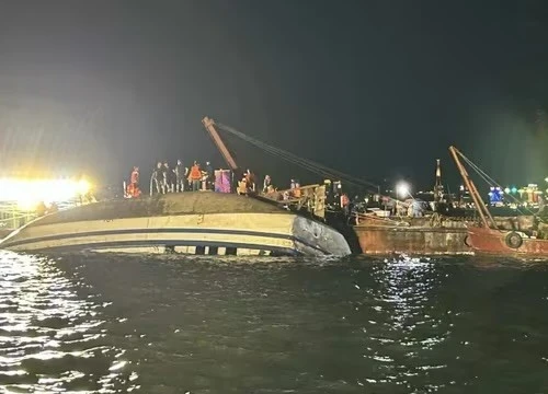 Vụ lật tàu ở Quảng Ninh: Tìm thấy 34 thi thể, xót xa có nhiều trẻ em