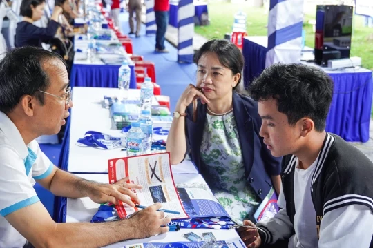 Phụ huynh, thí sinh băn khoăn về cách đặt nguyện vọng xét tuyển đại học