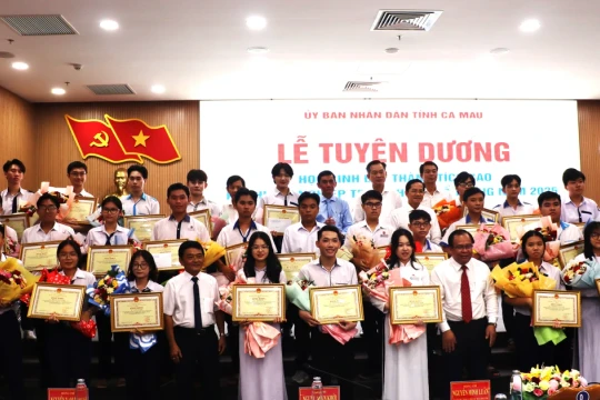 Tỉnh Cà Mau tuyên dương 32 học sinh đạt thành tích cao Kỳ thi tốt nghiệp THPT