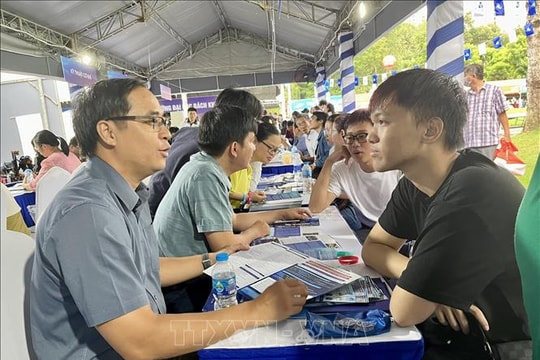 Điểm chuẩn tuyển sinh đại học năm 2025 khó đoán