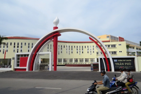 Bất ngờ bị 'đánh trượt' sau 10 ngày nhập học trường chuyên