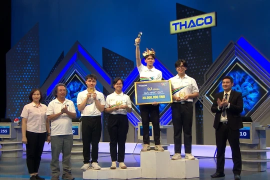 Đoàn Thanh Tùng mang cầu truyền hình Olympia về Khánh Hòa