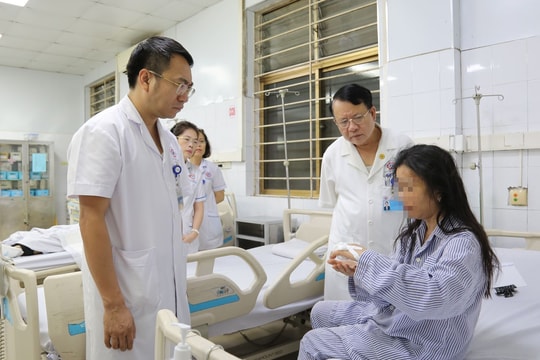 Bệnh viện Đa khoa Quảng Ninh bật báo động đỏ, huy động 150 y bác sĩ cấp cứu các nạn nhân trong thảm họa lật tàu