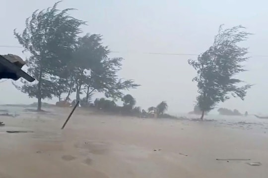 Tin bão khẩn cấp: Bão số 3 giật cấp 14, cách Quảng Ninh - Hải Phòng khoảng 480km, cảnh báo mưa cực lớn