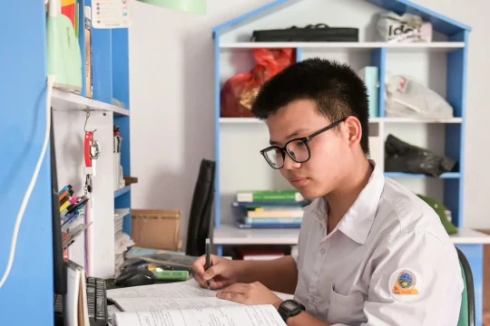 Thủ khoa toàn quốc Trần Xuân Đam: Xây ước mơ trên đôi vai gầy của mẹ