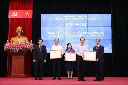 Nóng trong tuần: Phổ điểm thi tốt nghiệp THPT; triển khai thi hành Luật Nhà giáo